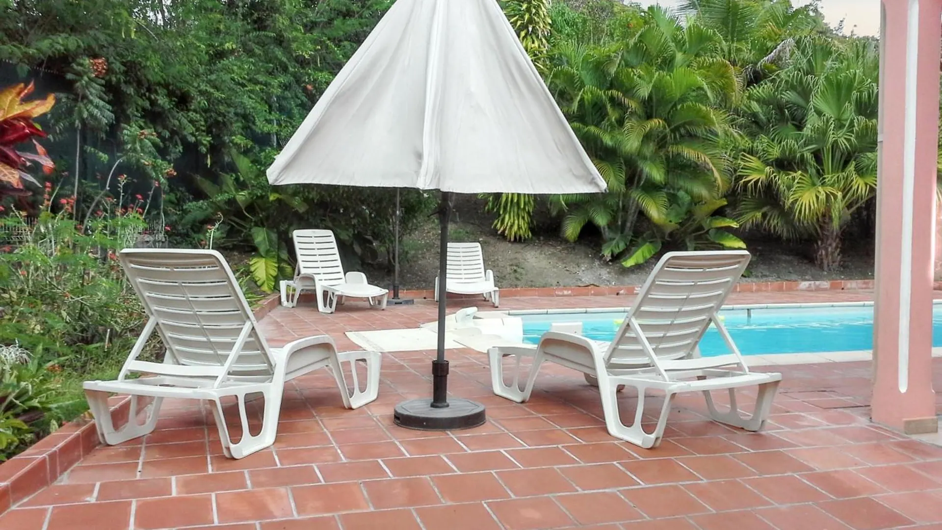 Villa De Charme A Sainte-Luce Avec Piscine Et Jacuzzi