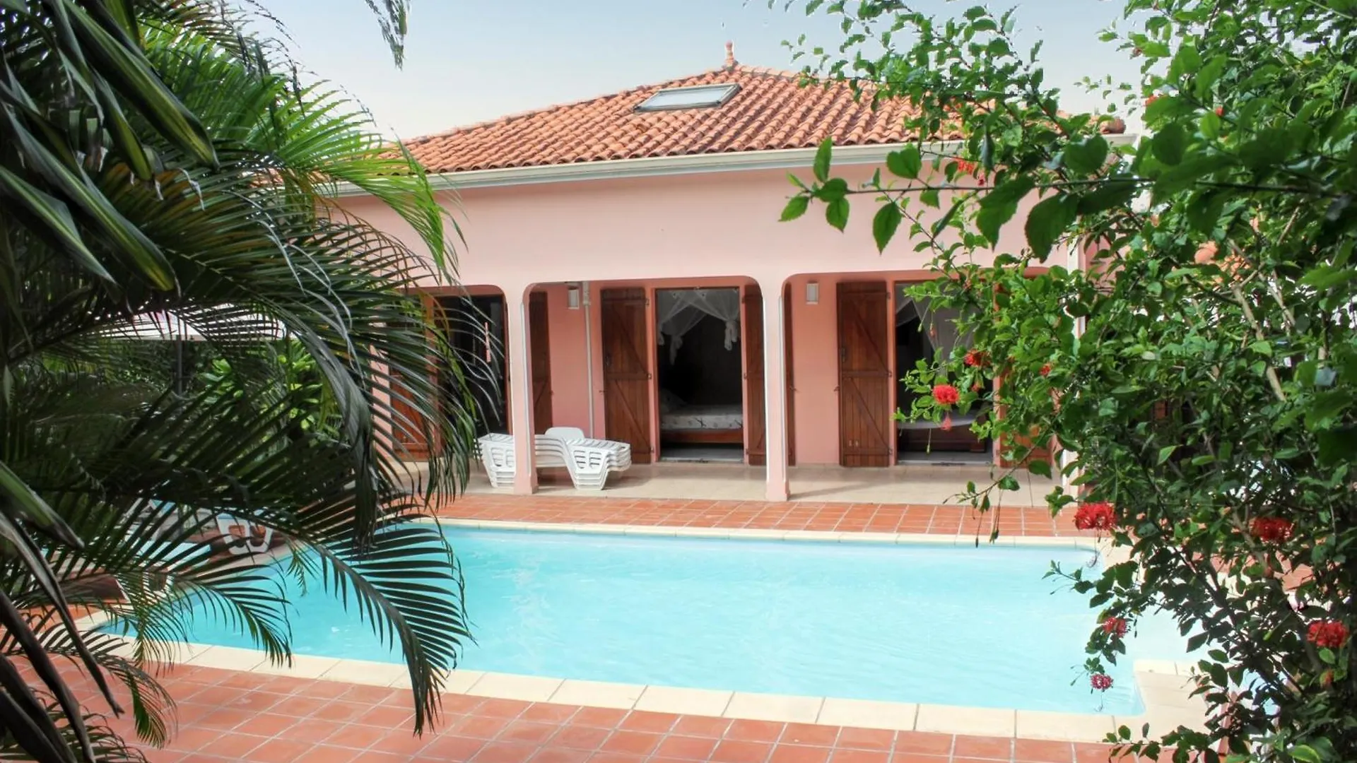 Villa De Charme A Sainte-Luce Avec Piscine Et Jacuzzi